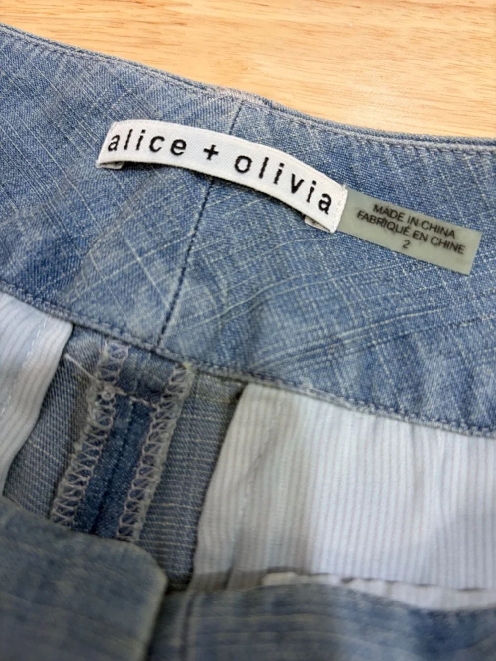 Alice + Olivia Light Faded Indigo Blue Denim-Look Dressy Chino Casual Beach - Picture 4 of 4